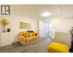 39 HAZELWOOD Crescent - 34