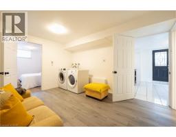 39 HAZELWOOD Crescent - 35