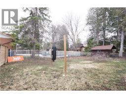 163 PINEGROVE Crescent - 32