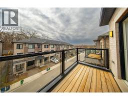 585 COLBORNE Street E UnitNo. 901 - 27