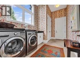 585 REGAL Place - 25