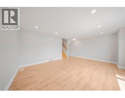 9 RED CLOVER Crescent - 20