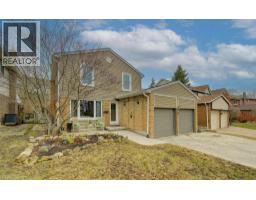 15 DEERWOOD Crescent - 1
