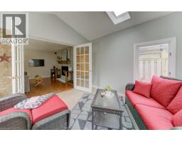 15 DEERWOOD Crescent - 15