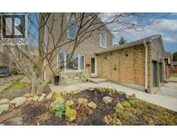 15 DEERWOOD Crescent - 2
