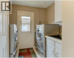 15 DEERWOOD Crescent - 21