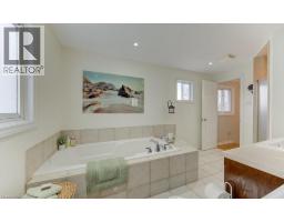 15 DEERWOOD Crescent - 28