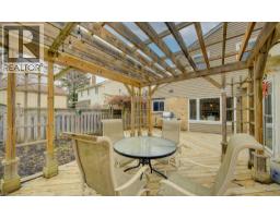 15 DEERWOOD Crescent - 38