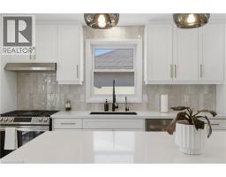 5 BRADBURY Crescent - 12