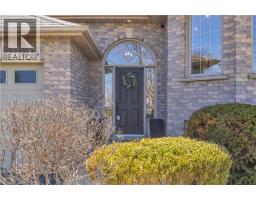 5 BRADBURY Crescent - 5