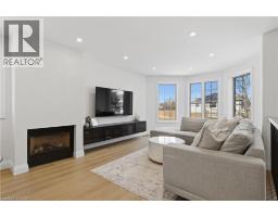 5 BRADBURY Crescent - 7