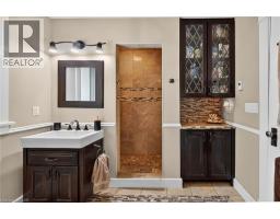 158 TALBOT Street N - 31