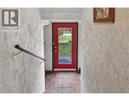 158 TALBOT Street N - 38