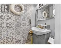 249 LLOYMINN Avenue - 7