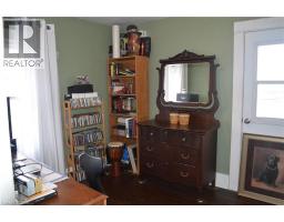 73 TALBOT Street S - 22