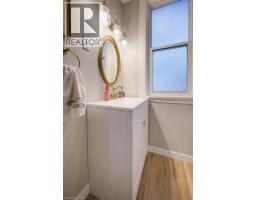 8 SPRING Street E - 22