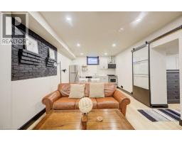 8 SPRING Street E - 35