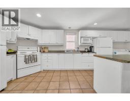 24 COLUMBIA Street W - 12