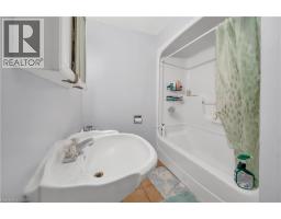 24 COLUMBIA Street W - 34