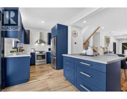 62 MOORE Crescent - 6