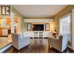 23 NORTHCLIFFE Crescent - 15