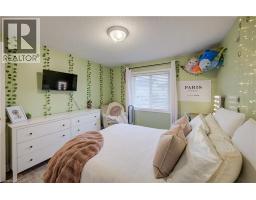 23 NORTHCLIFFE Crescent - 29