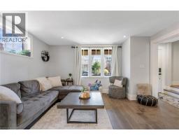 129 AHRENS Street W - 13