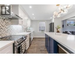 129 AHRENS Street W - 17