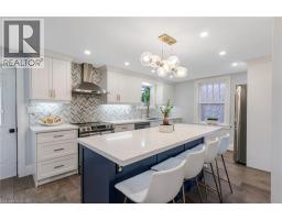 129 AHRENS Street W - 18