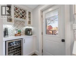 129 AHRENS Street W - 19