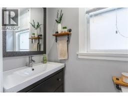 129 AHRENS Street W - 20