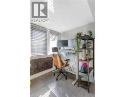 129 AHRENS Street W - 24