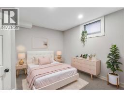 129 AHRENS Street W - 34