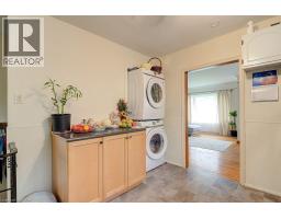 10 ELMWOOD Avenue - 13