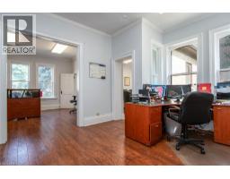 109 COLLEGE Street - 20