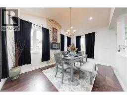 79 HINRICHS Crescent - 14