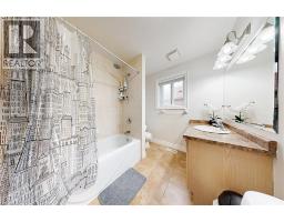 79 HINRICHS Crescent - 22