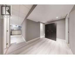 79 HINRICHS Crescent - 27