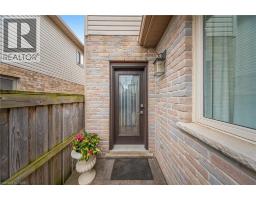 79 HINRICHS Crescent - 32