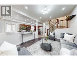 79 HINRICHS Crescent - 9