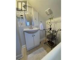 80 BYRON Avenue E - 27