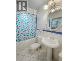 119 MCCALL Crescent - 14