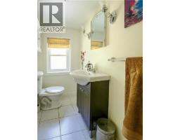 119 MCCALL Crescent - 18