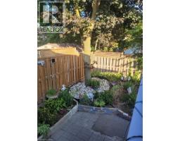 107 ROSENEATH Crescent - 40