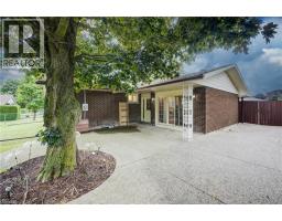 1740 HOLLEY Crescent - 2