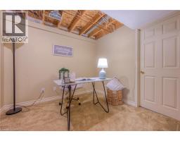 985 ELGIN Street N - 32
