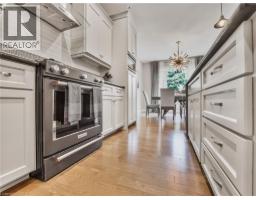 14 ROSS Avenue N - 14