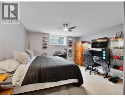 14 ROSS Avenue N - 29