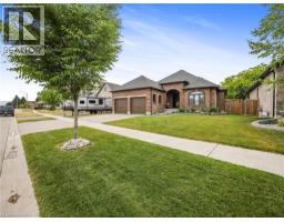 14 ROSS Avenue N - 3
