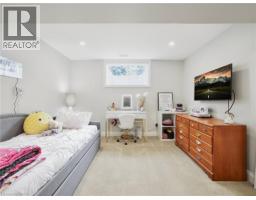 14 ROSS Avenue N - 31